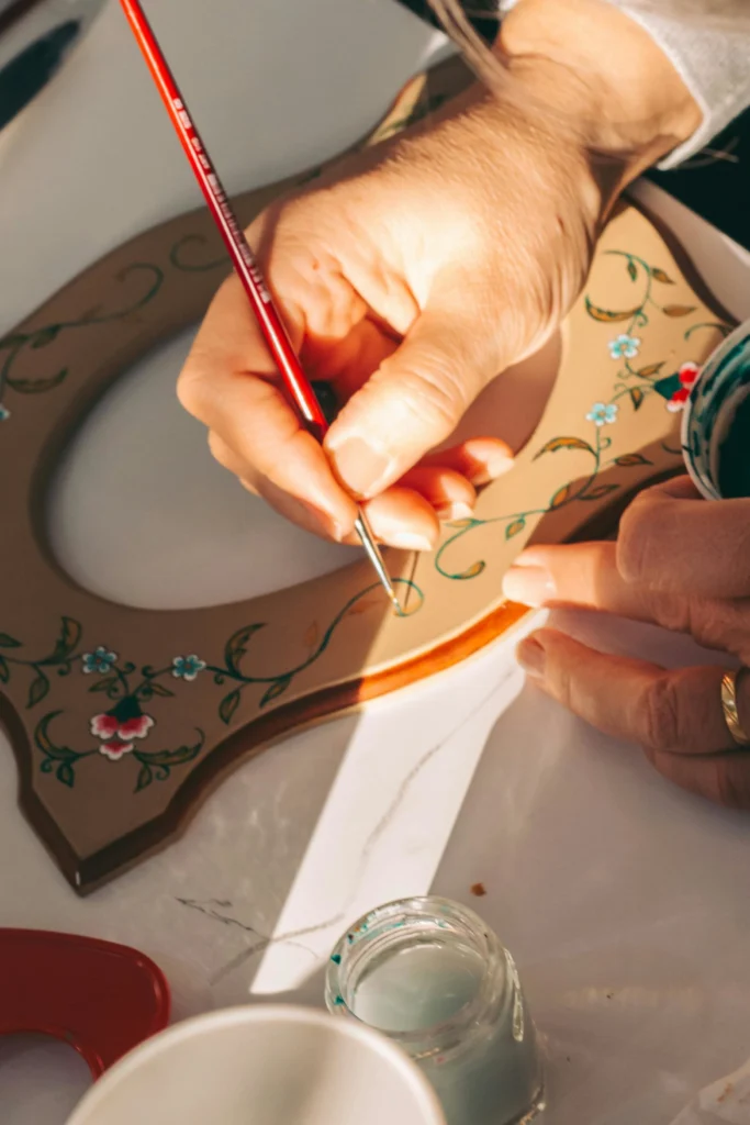  Hand-Painted Floral Collar Detail